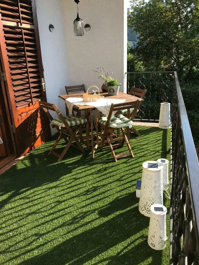 Apartment Aquamarin, Blizu Mora S Pogledom Na More, Za Do 6 Osoba Malinska 0*,  Croatia