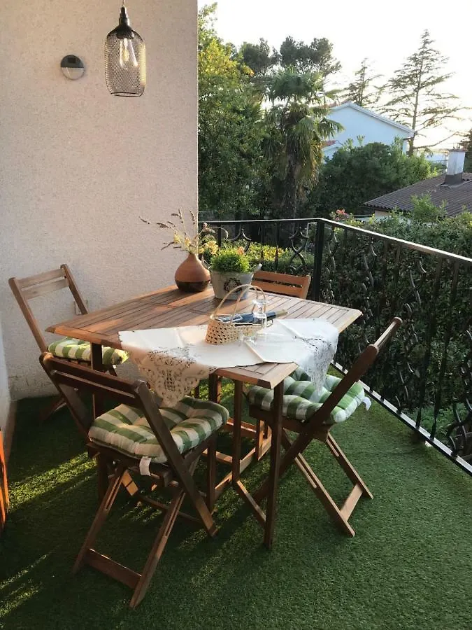 Apartment Aquamarin, Blizu Mora S Pogledom Na More, Za Do 6 Osoba Malinska